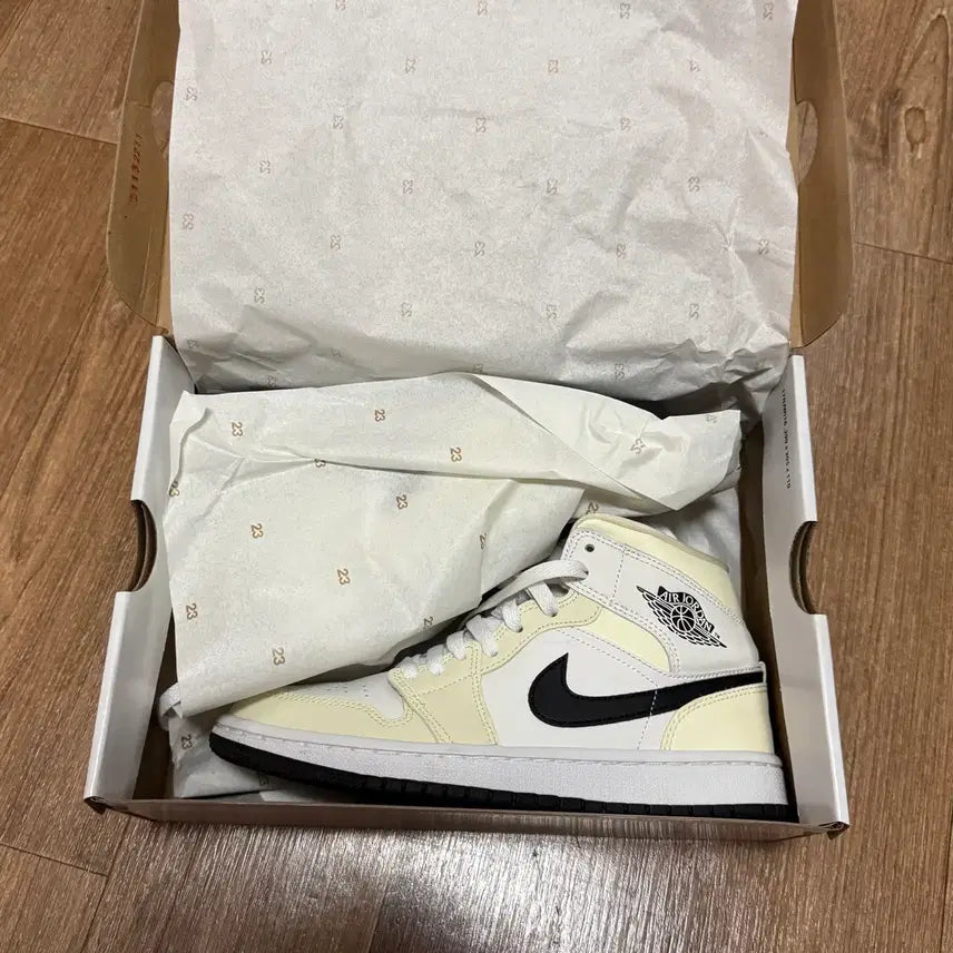 [BUNJANG] Nike Air Jordan 1 High Coconut Milk / 나이키 조던하이 코코넛 밀크 240