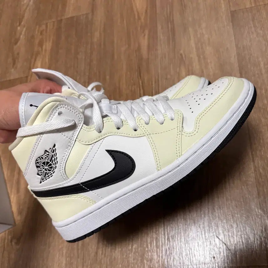 [BUNJANG] Nike Air Jordan 1 High Coconut Milk / 나이키 조던하이 코코넛 밀크 240