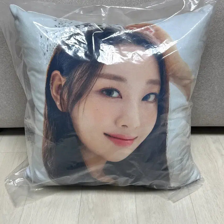 [BUNJANG] Loona Yves Cushion / 이달의 소녀 이브 쿠션 미개봉 상품