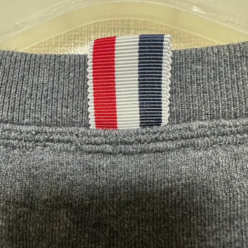 [BUNJANG] Thom Browne Gray Crewneck Sweatshirt / 톰브라운 그레이 2사이즈 맨투맨(정품)