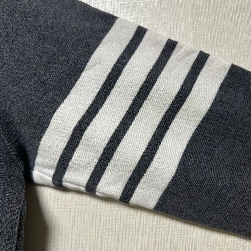 [BUNJANG] Thom Browne Gray Crewneck Sweatshirt / 톰브라운 그레이 2사이즈 맨투맨(정품)