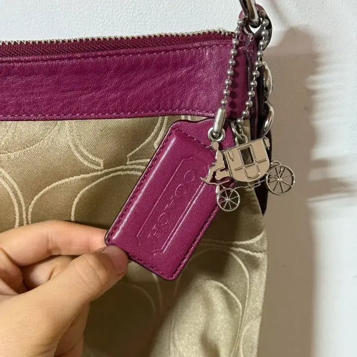 [BUNJANG] Coach Raspberry Pink Signature Y2K Shoulder Bag / 코치 라즈베리핑크 시그니처 Y2K 숄더백