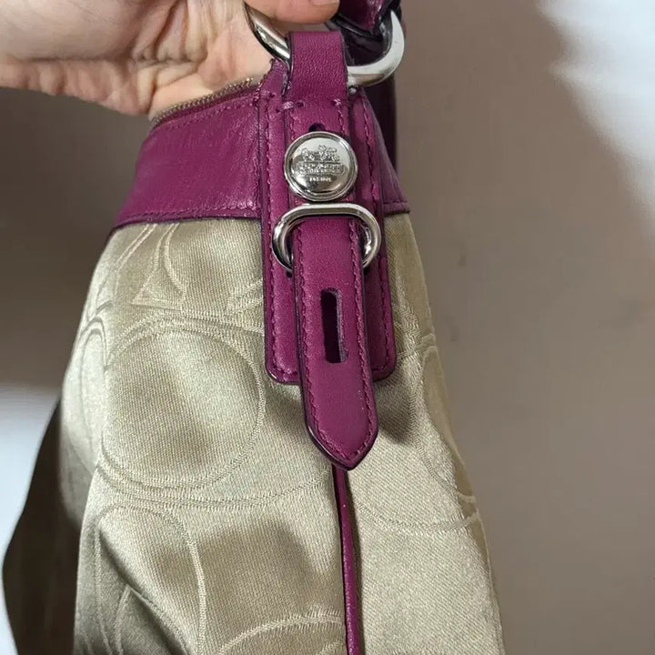 [BUNJANG] Coach Raspberry Pink Signature Y2K Shoulder Bag / 코치 라즈베리핑크 시그니처 Y2K 숄더백