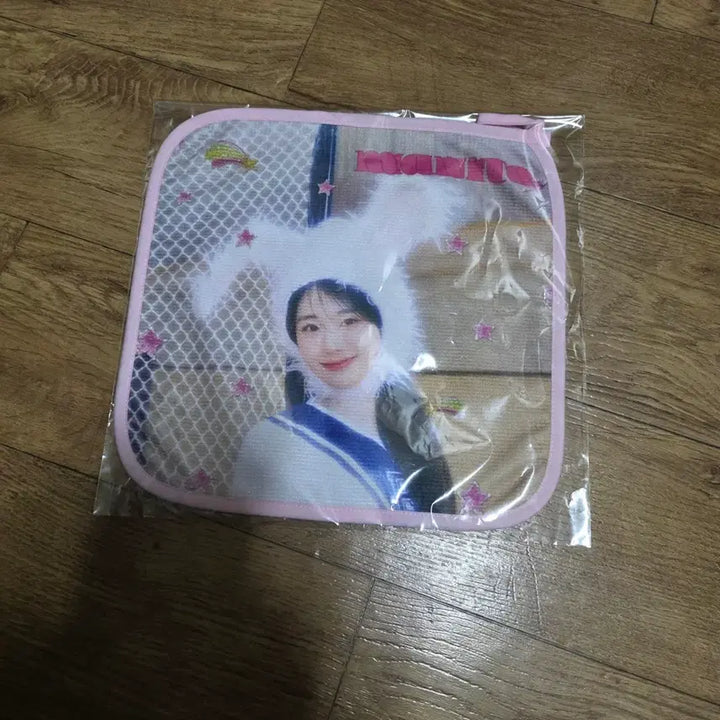 [BUNJANG] QWER Hina Hand Towel / QWER 팝업중독 히나 핸드타월 판매합니다