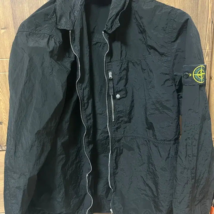[SOLD OUT] 25ss 스톤 아일랜드 나일론 메탈 오버셔츠 블랙 xxl