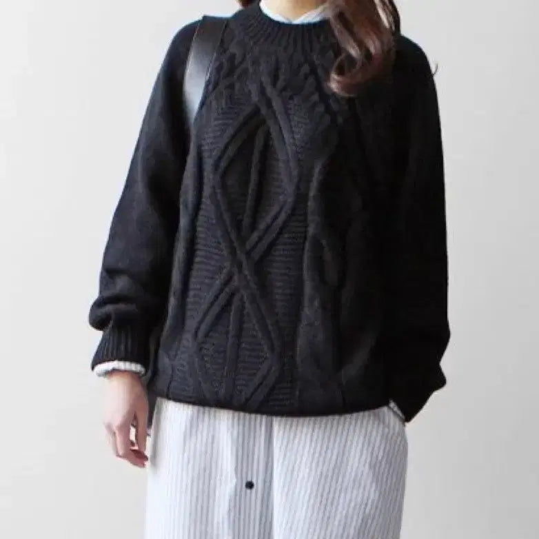 [BUNJANG] Unni Ot Cable Knit Loose Fit Sweater / 언니옷 꽈배기 루즈핏 니트