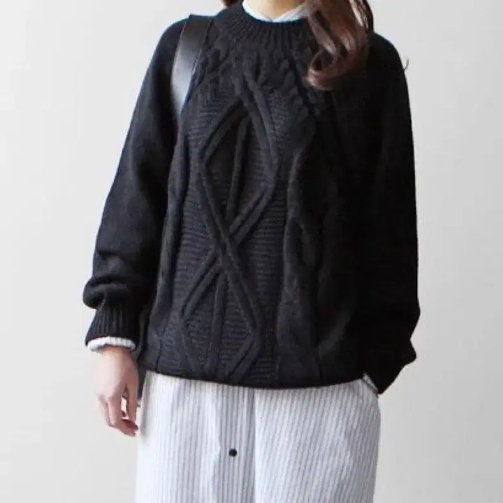 [BUNJANG] Unni Ot Cable Knit Loose Fit Sweater / 언니옷 꽈배기 루즈핏 니트