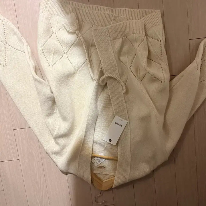 [BUNJANG] Capital Argyle Cardigan / 캐피탈 아가일 가디건 키나리