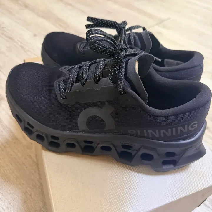[SOLD OUT] 온러닝 클라우드몬스터3 블랙 235여성운동화