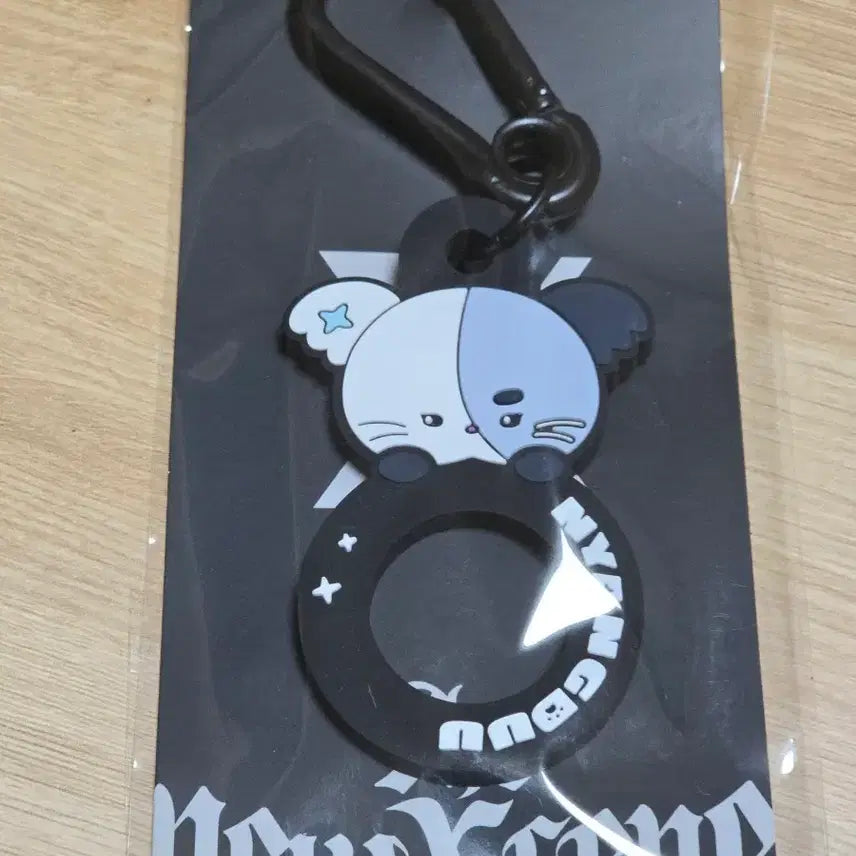 [BUNJANG] Xdinary Heroes Nyaongdu Bottle Holder / 가격인하) 엑디즈 일본엠디 보틀홀더 냥듀 팝니다