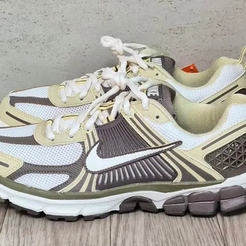 [BUNJANG] Nike WMNS Vomero 5 Pale Ivory (245mm) / 나이키 GS 보메로 5 페일 아이보리 245