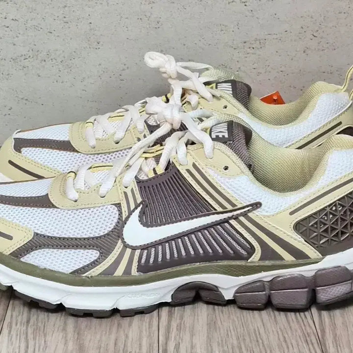 [BUNJANG] Nike WMNS Vomero 5 Pale Ivory (245mm) / 나이키 GS 보메로 5 페일 아이보리 245