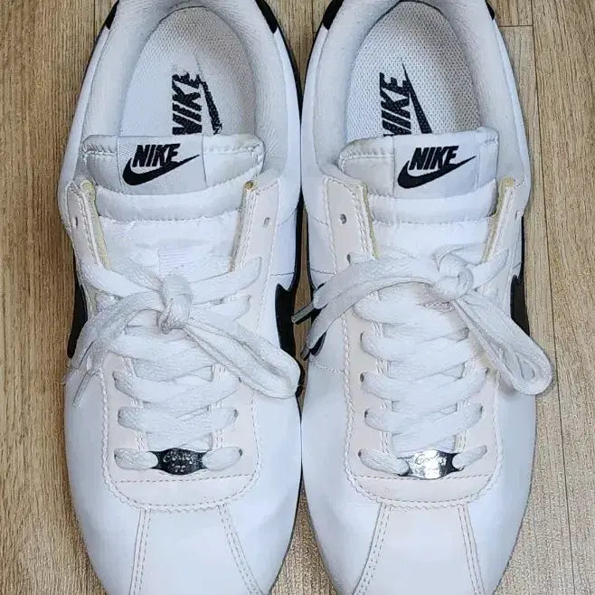 [BUNJANG] Nike Cortez Basic Leather White/Black Sneakers (260) / 나이키 코르테즈 베이직 레더 흰검 운동화-(260)