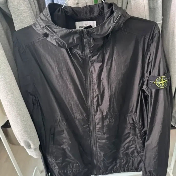 [SOLD OUT] 스톤아일랜드 크링클랩스 23SS 바람막이 S사이즈