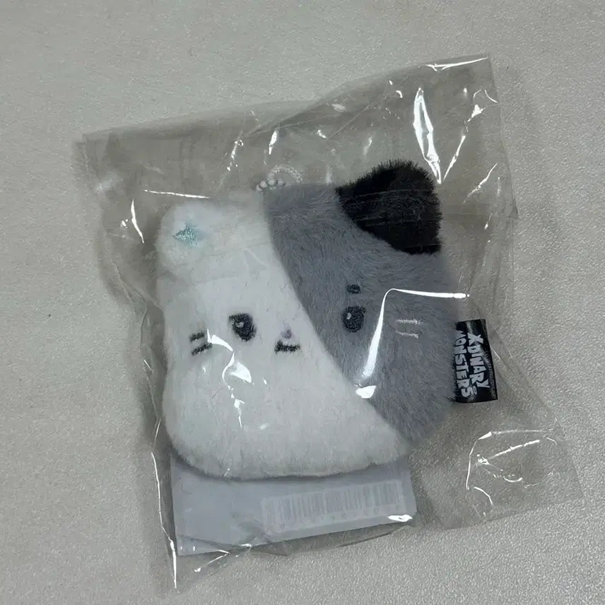 [BUNJANG] Xdinary Heroes Gyunmin 증사 Keyring / 엑디즈 냥듀 증사 키링