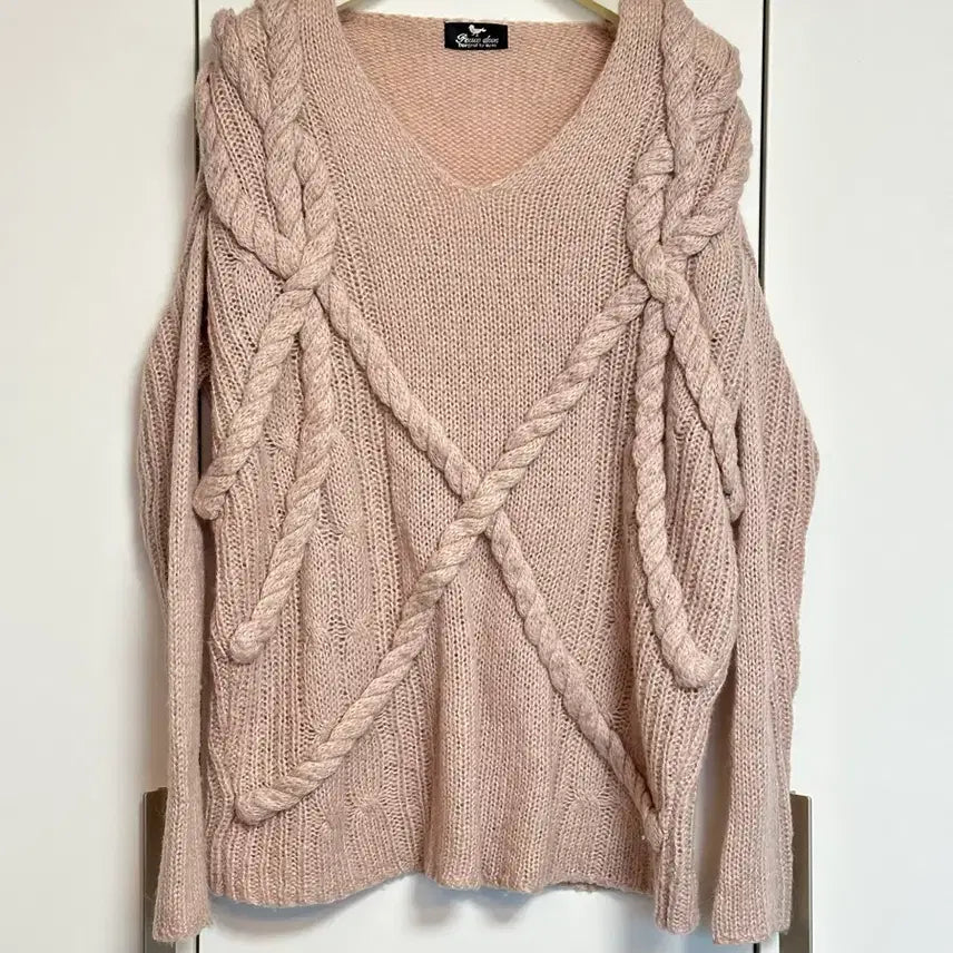 [BUNJANG] V-Neck Cable Knit Sweater / 꽈배기 니트 여성스러운 스웨터 아우터 탑 브이넥