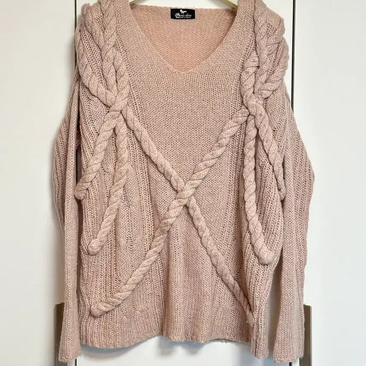 [BUNJANG] V-Neck Cable Knit Sweater / 꽈배기 니트 여성스러운 스웨터 아우터 탑 브이넥