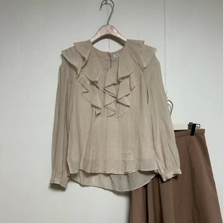 [BUNJANG] SJSJ Ruffle Collar Asa Cotton Blouse / SJSJ 21 러플카라 아사면 블라우스