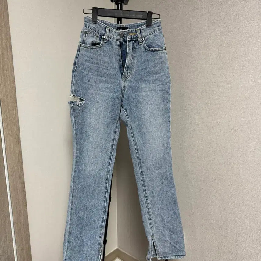 [SOLD OUT] 아델 부츠컷 데님팬츠