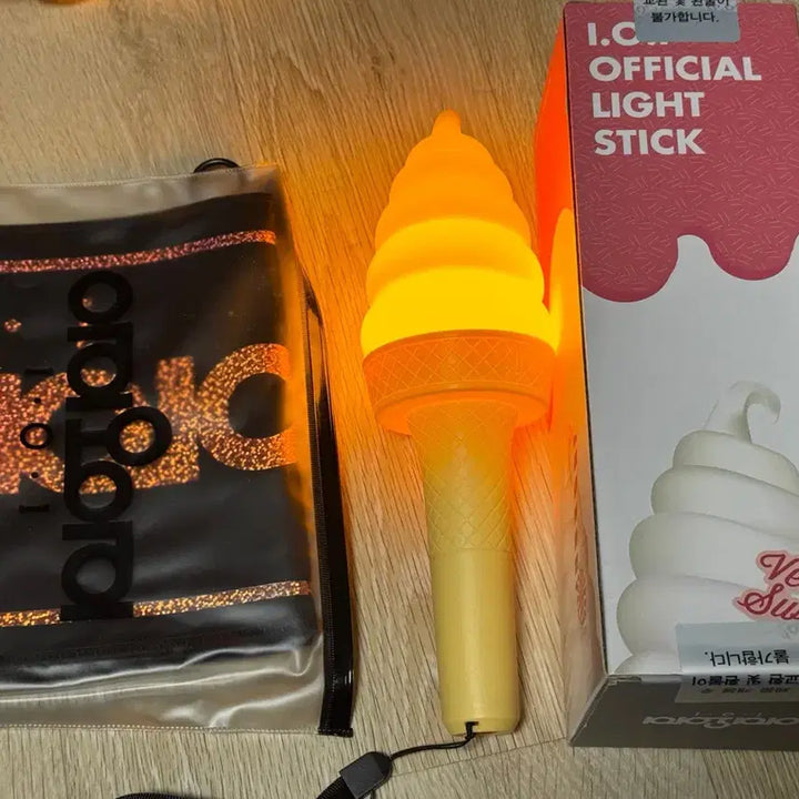 [SOLD OUT] 아이오아이 ioi 공식 응원봉 2종 +슬로건