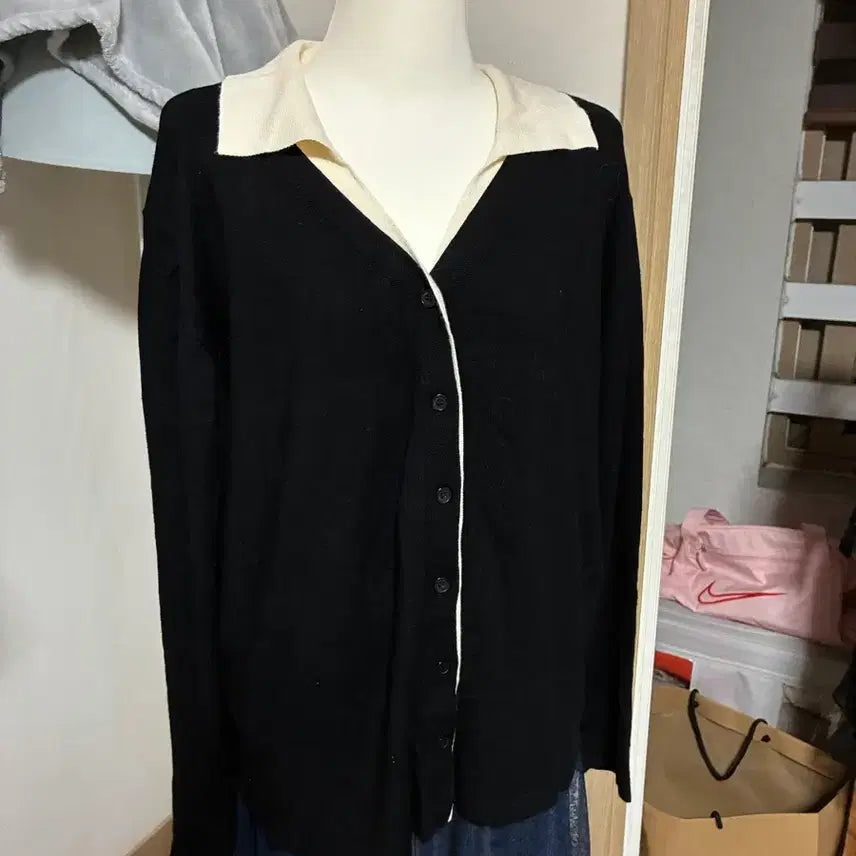 [BUNJANG] Black and White Color Block Cardigan / 블랙/화이트 배색 가디건