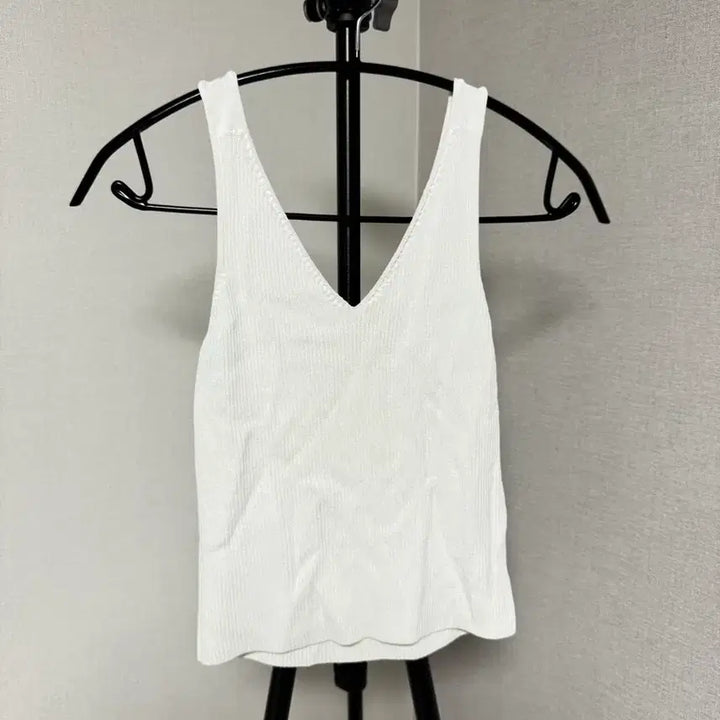 [BUNJANG] White Sleeveless Top / 화이트 끈나시