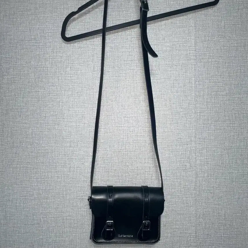 [BUNJANG] Dr. Martens 11-inch Satchel Bag / 닥터마틴 11인치 사첼백