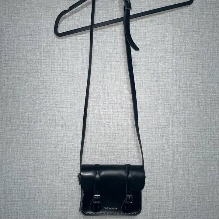 [BUNJANG] Dr. Martens 11-inch Satchel Bag / 닥터마틴 11인치 사첼백
