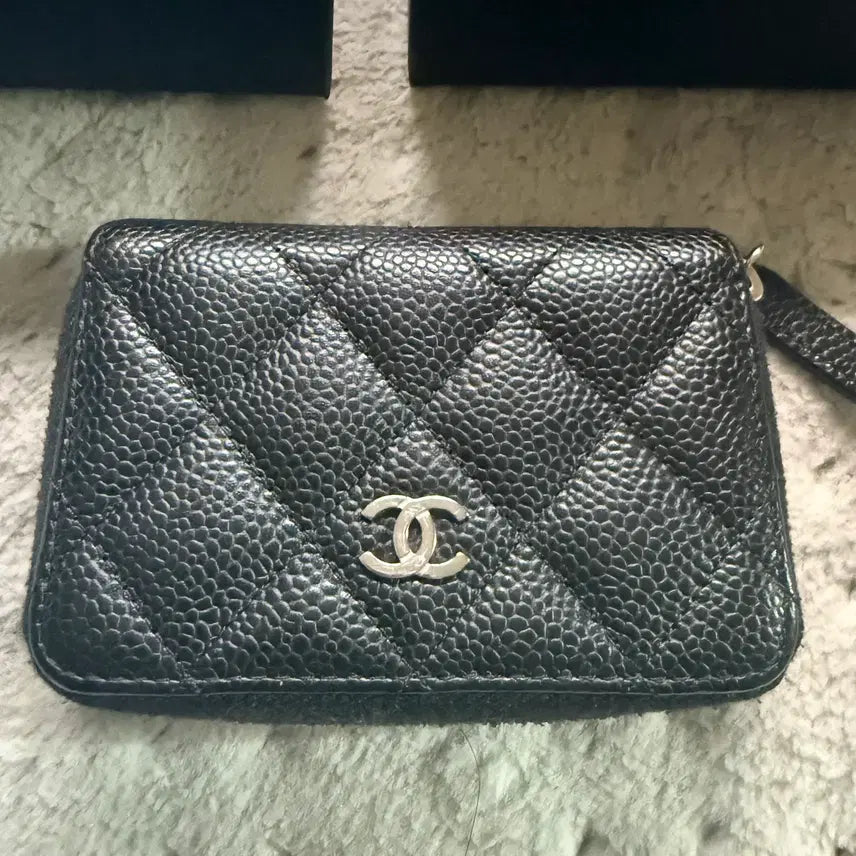 [SOLD OUT] 샤넬 캐비어 내장칩 은장 지퍼돌이 카드지갑