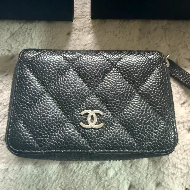 [SOLD OUT] 샤넬 캐비어 내장칩 은장 지퍼돌이 카드지갑