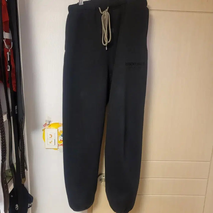 [BUNJANG] Fear of God Essentials Jet Black Jogger Pants M / 피오갓 에센셜 제트블랙 조거팬츠 M 팝니다