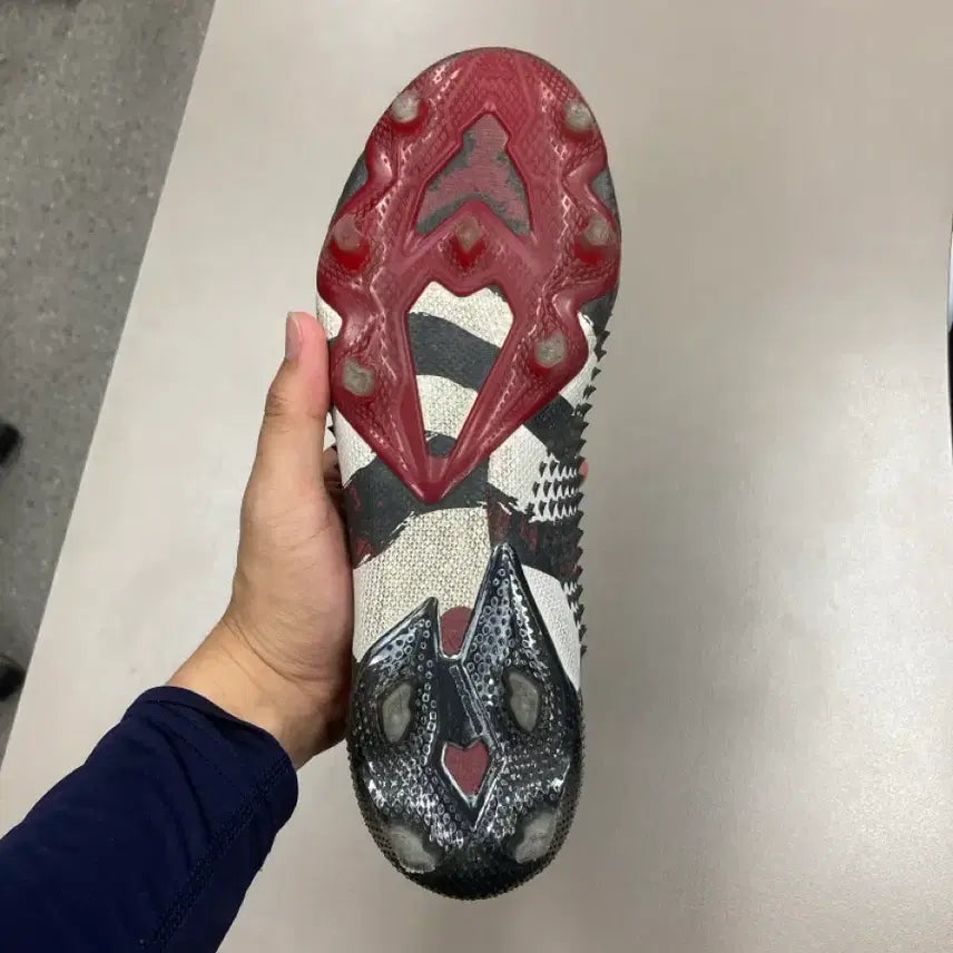 [BUNJANG] Adidas Predator Mutator 265 Pharrell Williams Limited Edition Soccer Cleats / 프레데터 뮤테이터 265 퍼렐 윌리엄스 한정판