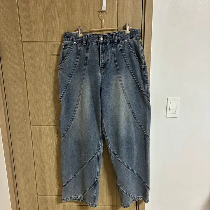 [BUNJANG] Denim Jeans / 절개 포인트 데님팬츠