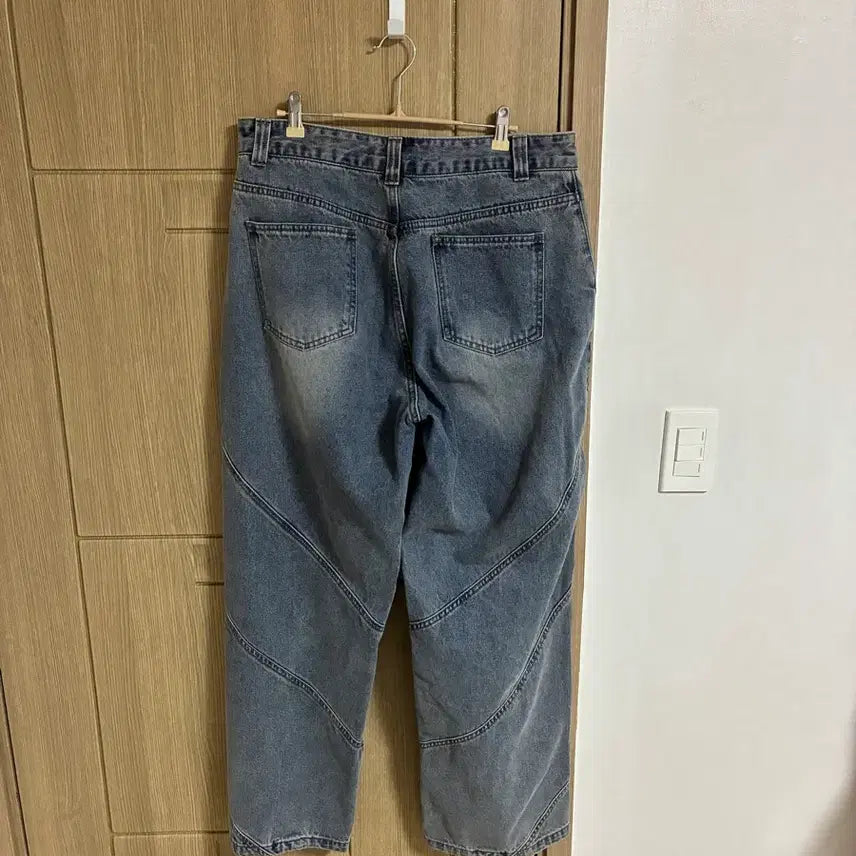 [BUNJANG] Denim Jeans / 절개 포인트 데님팬츠