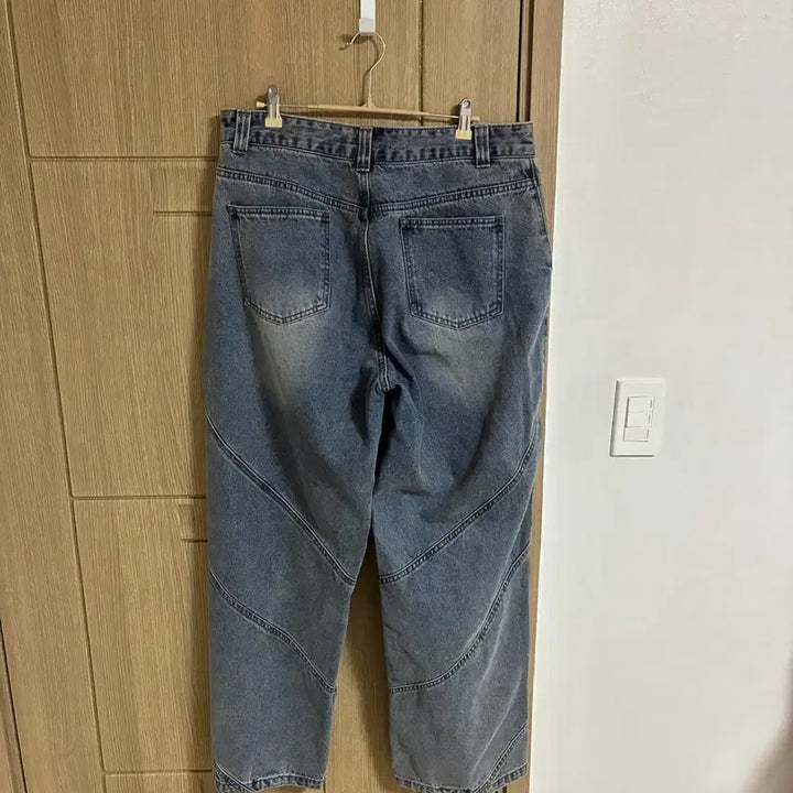 [BUNJANG] Denim Jeans / 절개 포인트 데님팬츠