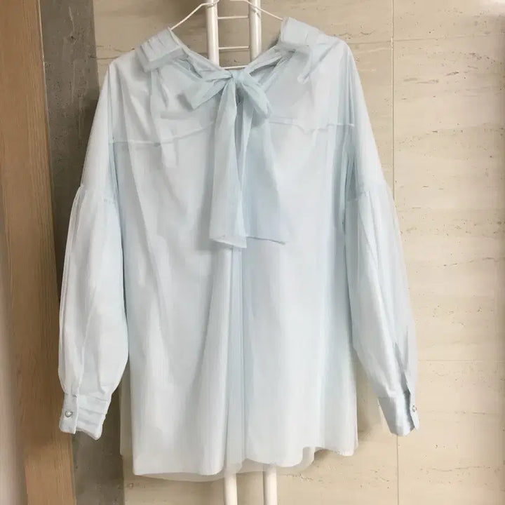 [SOLD OUT] (새상품) 오즈세컨 22 진주단추 리본 블라우스 55