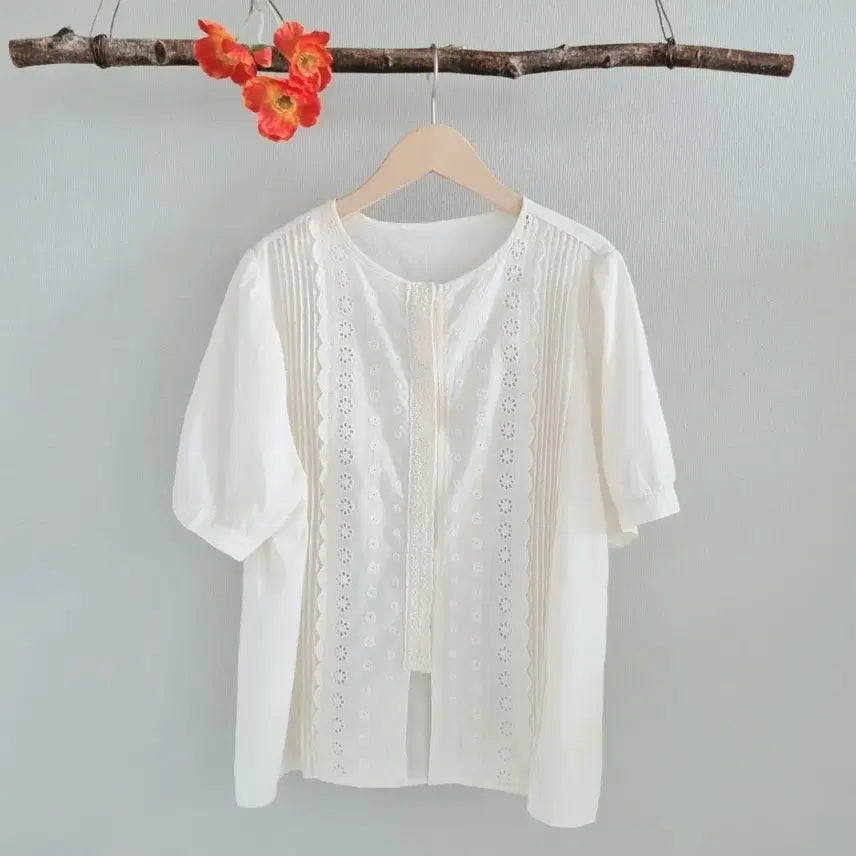 [BUNJANG] Punch Lace Blouse Shirt (Ivory) / 펀칭 레이스 블라우스 셔츠(아이보리)