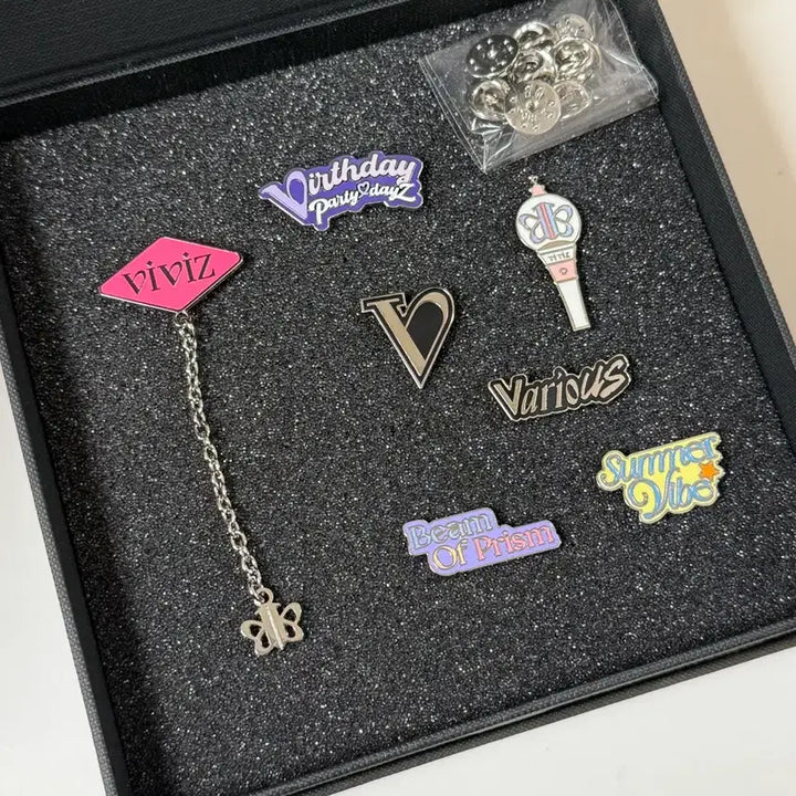 [BUNJANG] VIVIZ 1st Anniversary Popup MD Badge Set Eunha SinB Umji / 비비지 1주년 팝업 MD 엠디 뱃지 세트  은하 신비 엄지