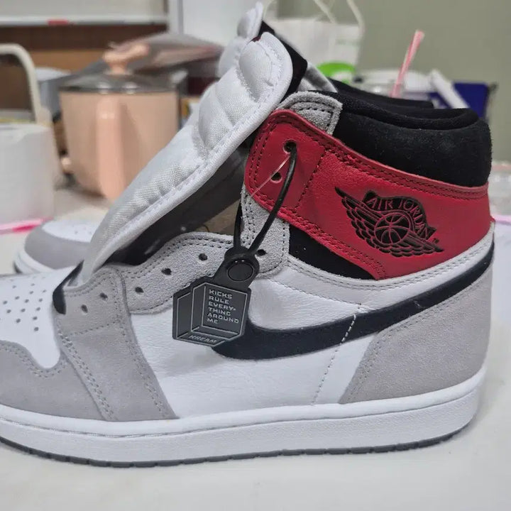 [BUNJANG] Nike Air Jordan 1 Retro High Smoke Gray Sneakers / 나이키 조던 1 레트로 하이 스모크 그레이 275 새상품