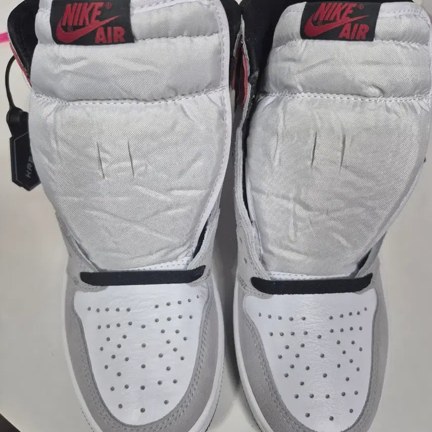 [BUNJANG] Nike Air Jordan 1 Retro High Smoke Gray Sneakers / 나이키 조던 1 레트로 하이 스모크 그레이 275 새상품