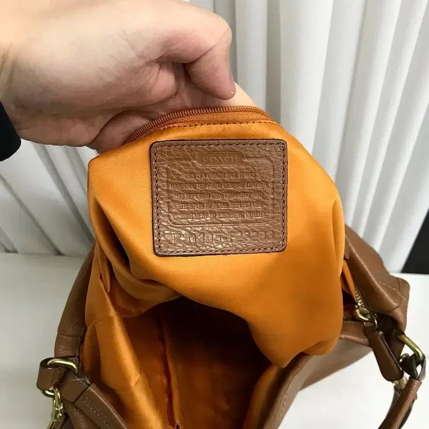 [BUNJANG] Coach Leather Two-Way Bag / 코치 레더 투웨이백 가방