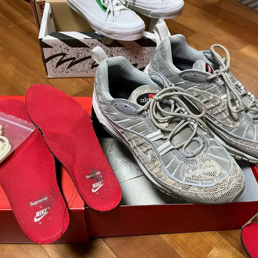 [BUNJANG] Supreme Nike Air Max 98 Sneakers / 슈프림 나이키 맥스98 245 뱀피