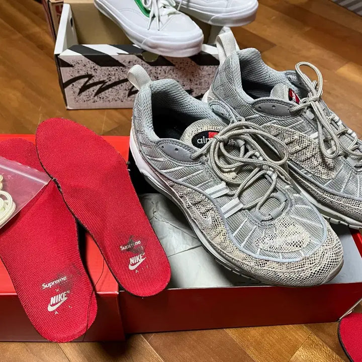[BUNJANG] Supreme Nike Air Max 98 Sneakers / 슈프림 나이키 맥스98 245 뱀피