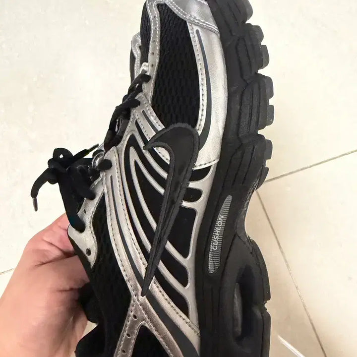 [BUNJANG] Nike Air Max Moto 2K Black/Silver Sneakers / 나이키 에어맥스 모토 2K 블랙/실버