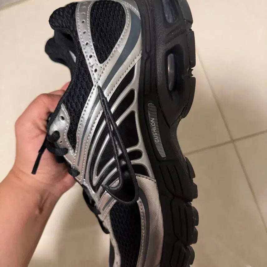 [BUNJANG] Nike Air Max Moto 2K Black/Silver Sneakers / 나이키 에어맥스 모토 2K 블랙/실버