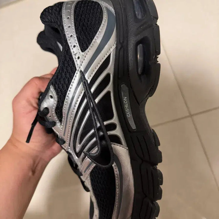 [BUNJANG] Nike Air Max Moto 2K Black/Silver Sneakers / 나이키 에어맥스 모토 2K 블랙/실버