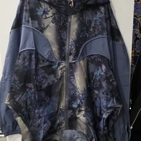 [SOLD OUT] 플라워 패턴 후드 바람막이 점퍼