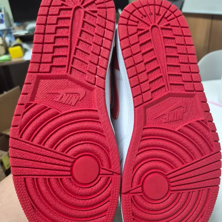[BUNJANG] Nike Air Jordan 1 Retro High OG Heritage Sneakers / 나이키 조던1 레트로 하이 OG 헤리티지 275 새상품
