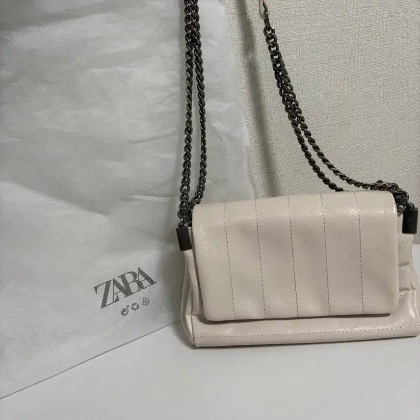 [SOLD OUT] 가격인하)자라 가방 락플랩 미니 아이보리 숄더백