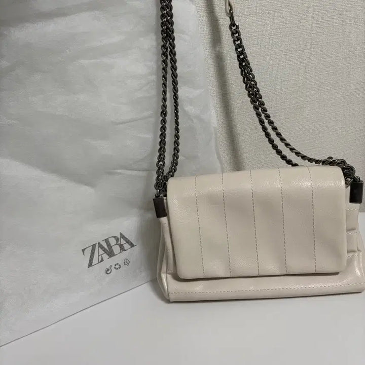 [SOLD OUT] 가격인하)자라 가방 락플랩 미니 아이보리 숄더백
